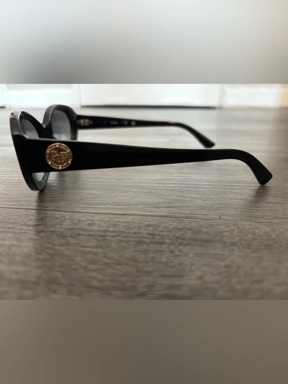 Women’s Black Guess Sunglasses